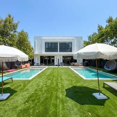 Wynwood Retreat with Two Pools, BBQ
